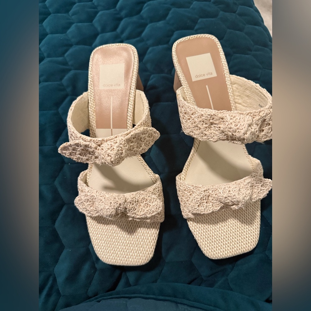 Dolce Vita Women's Textured Tan Sandals